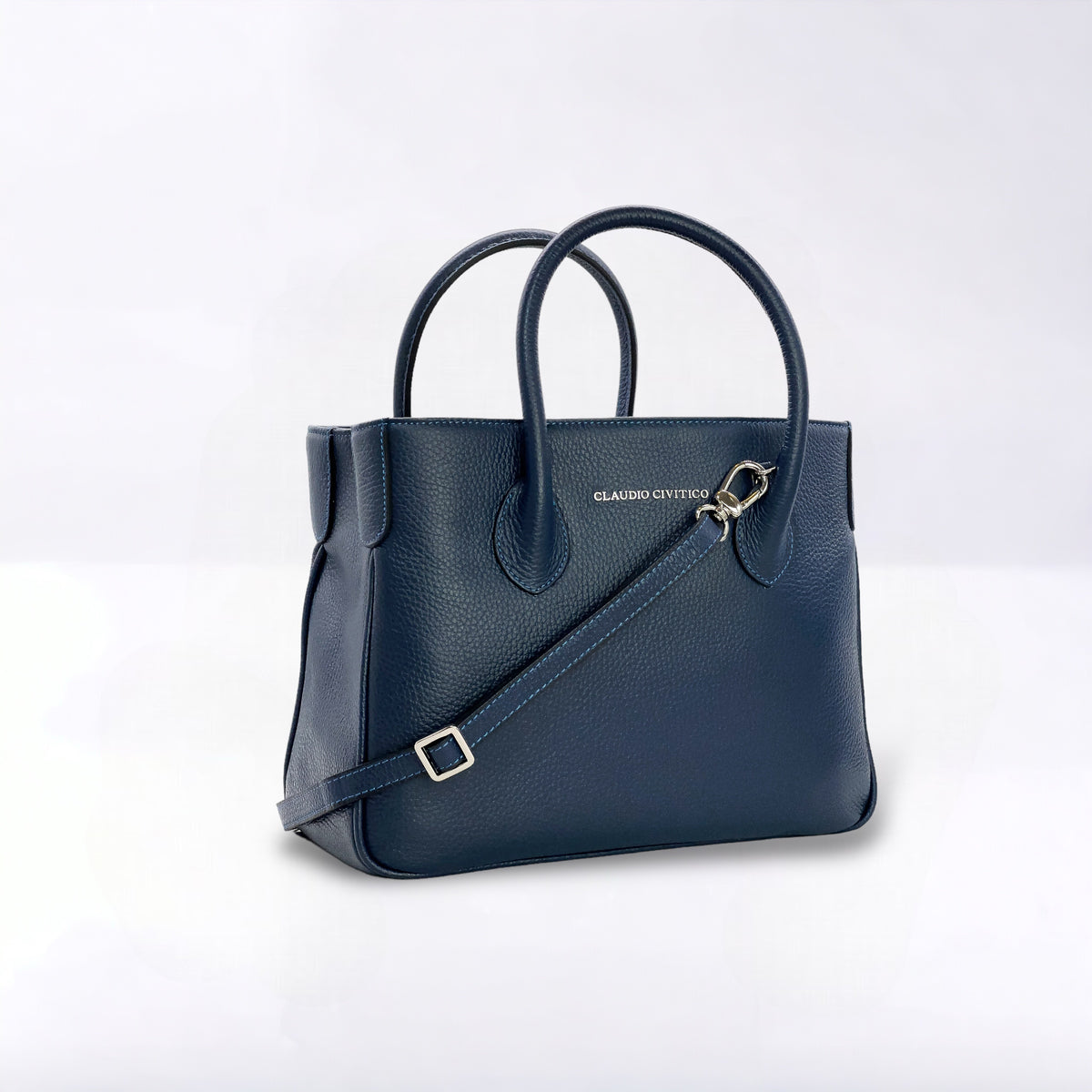 Monedero Satchel azul con herrajes plateados